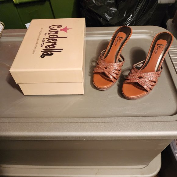 Slide Sandal 4" heel, strappy brown leather Size 4.5W - Picture 1 of 2